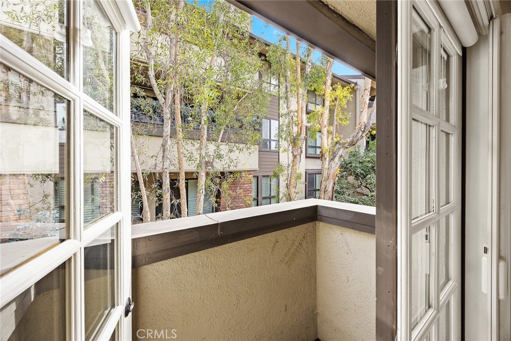 700 S Lake Avenue 140