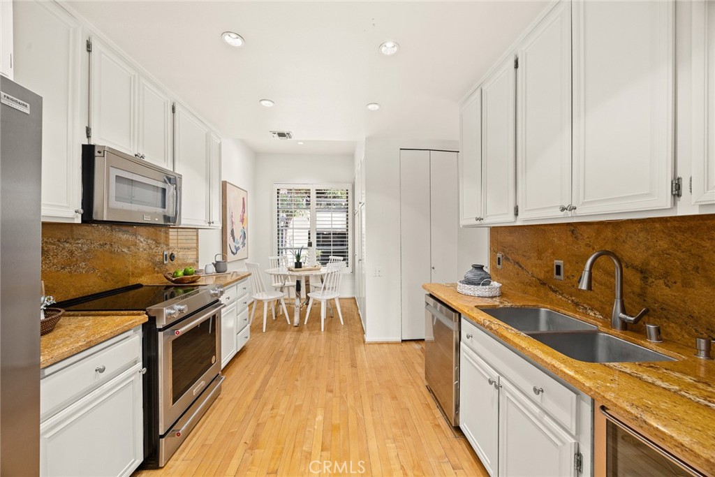 700 S Lake Avenue 140