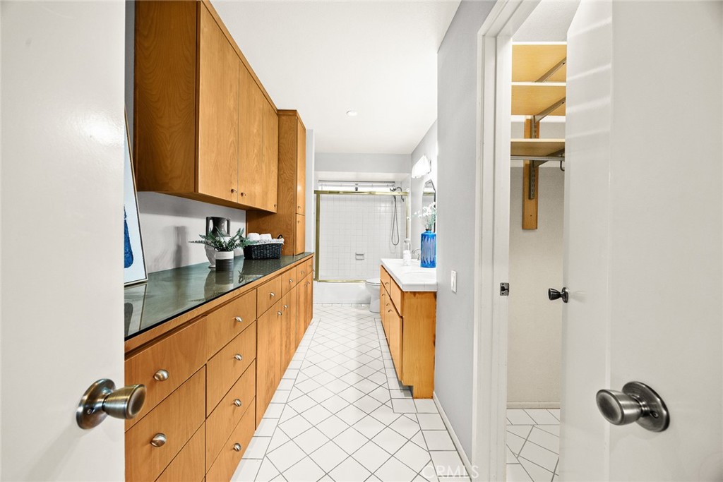 700 S Lake Avenue 140