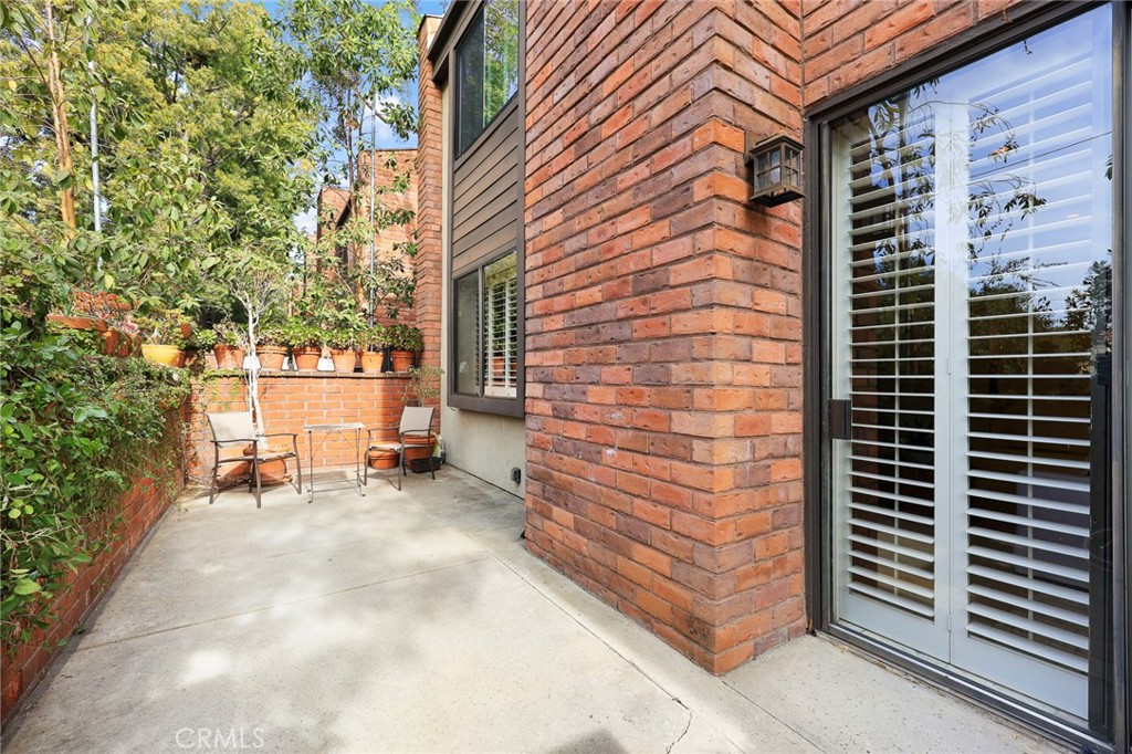 700 S Lake Avenue 140