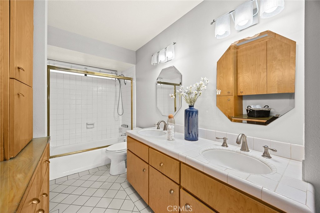 700 S Lake Avenue 140