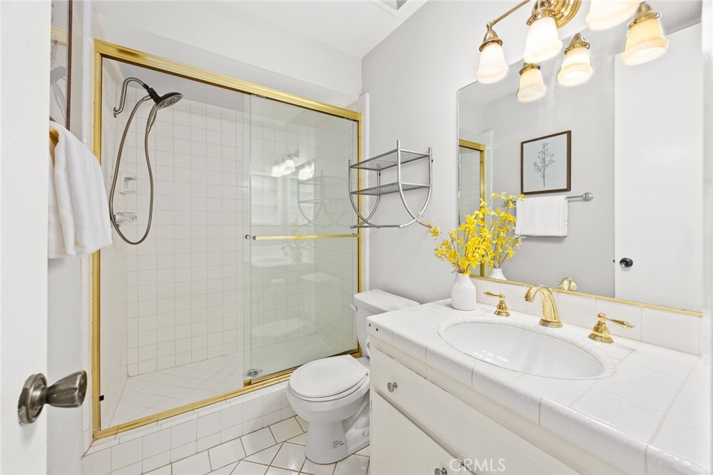 700 S Lake Avenue 140