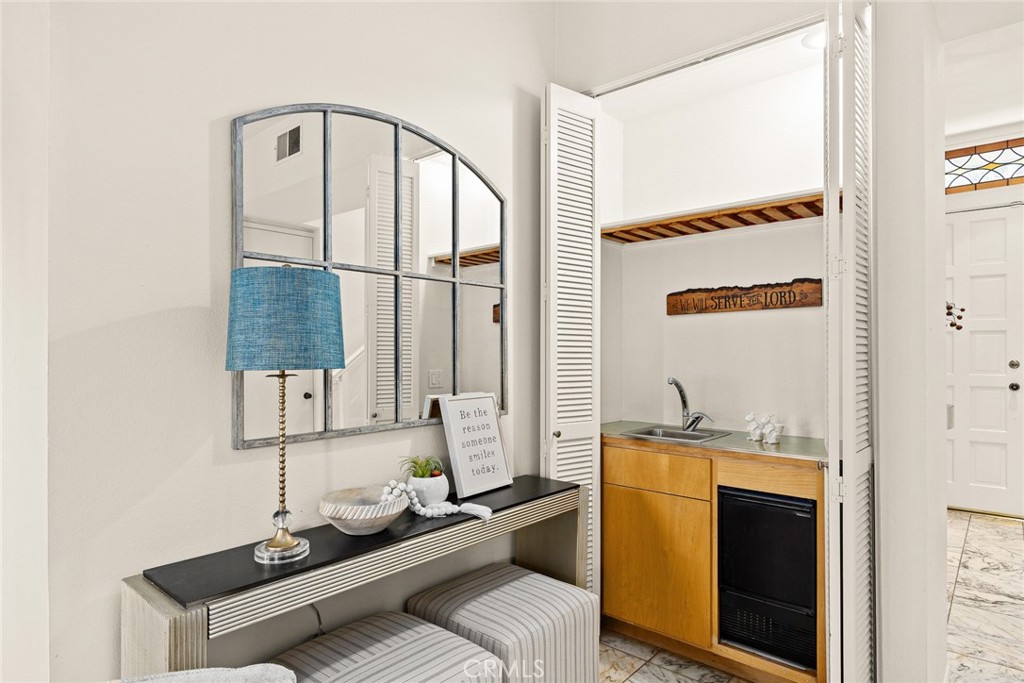 700 S Lake Avenue 140