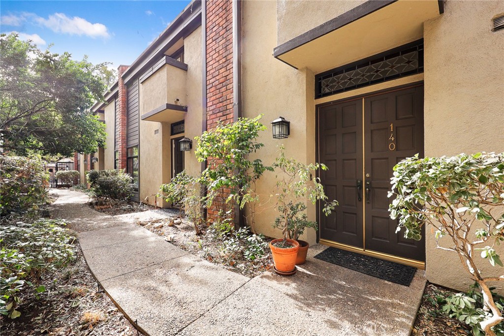 700 S Lake Avenue 140