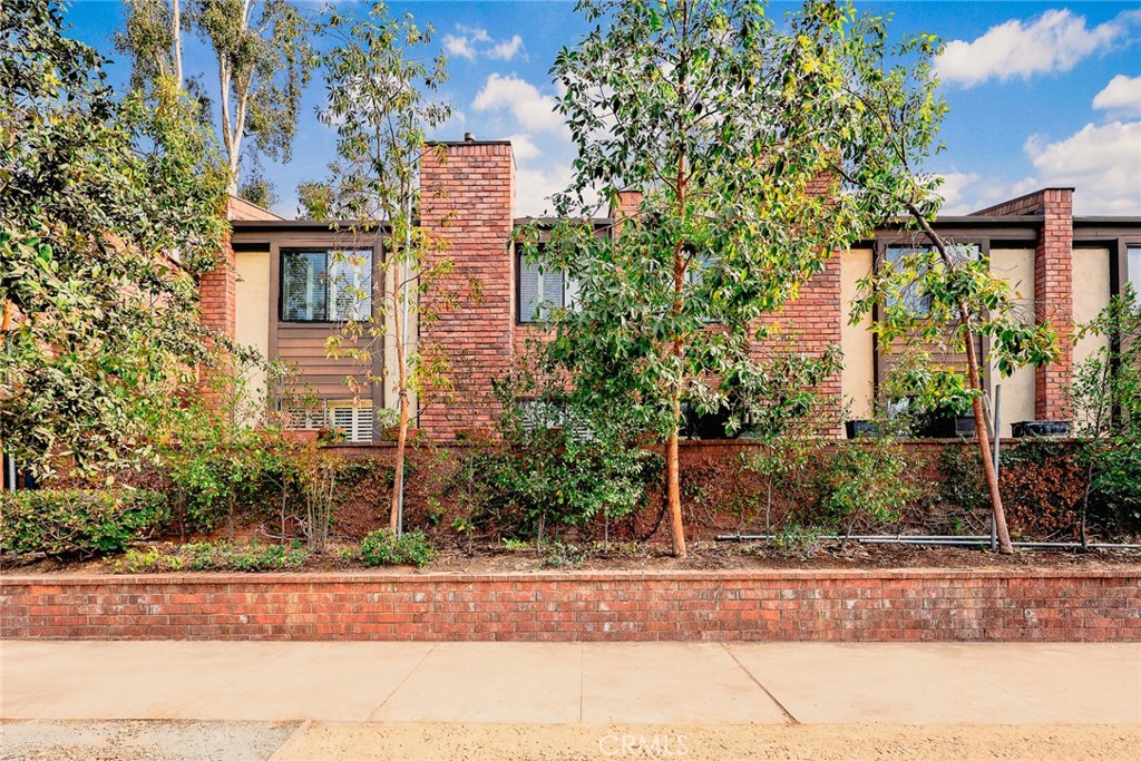 700 S Lake Avenue 140