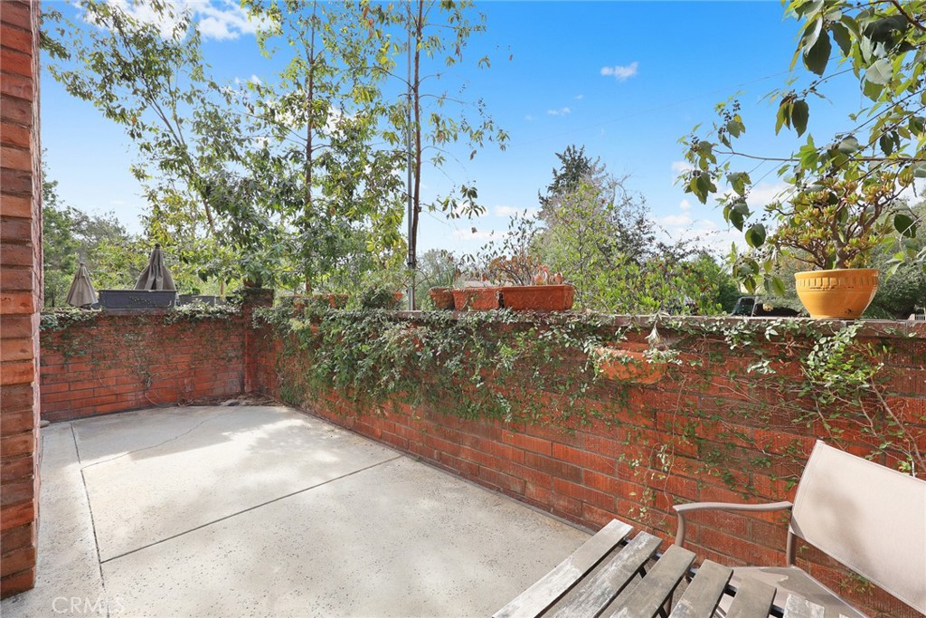 700 S Lake Avenue 140