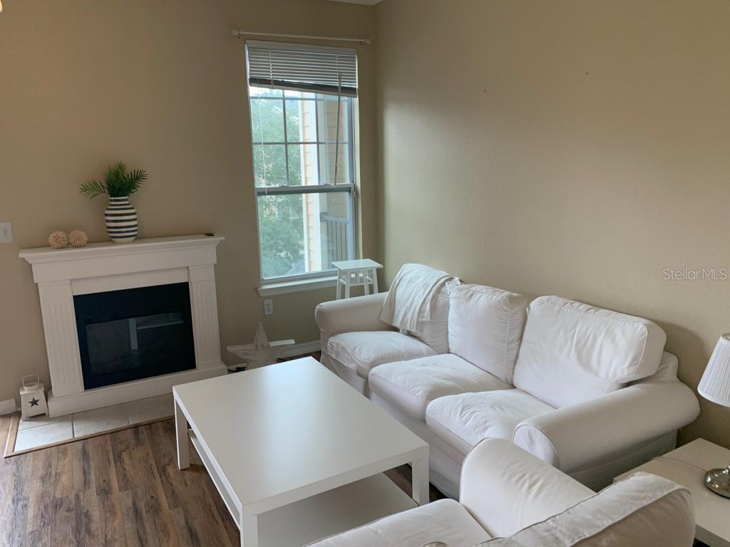 1990 ERVING CIR #304