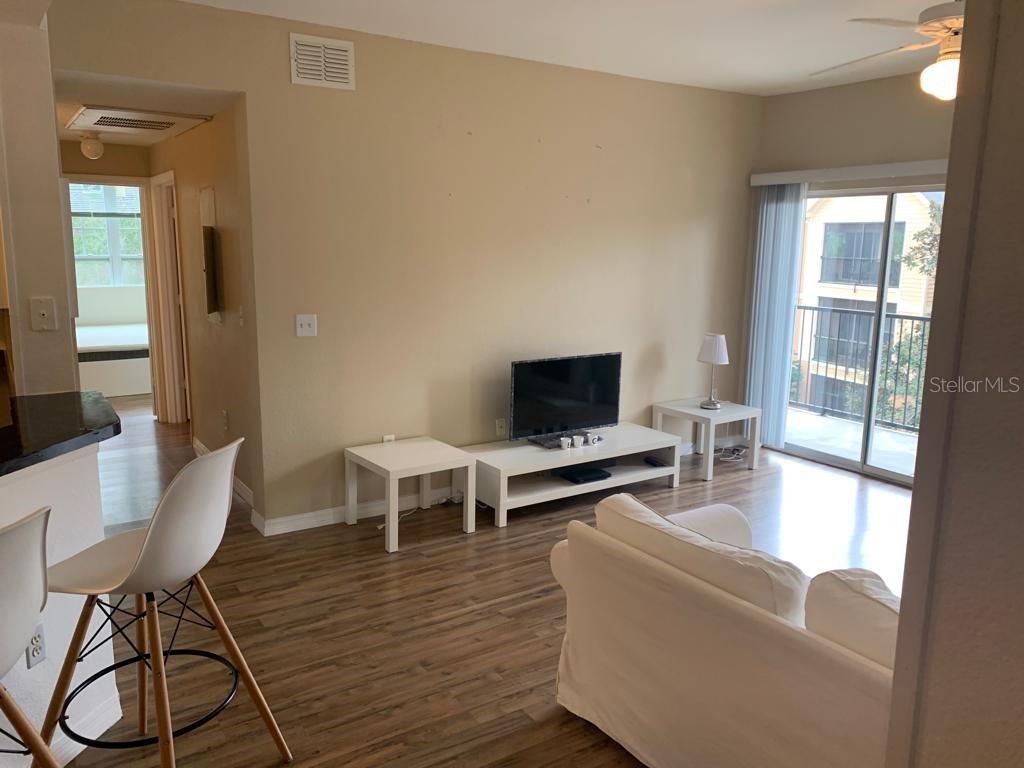 1990 ERVING CIR #304