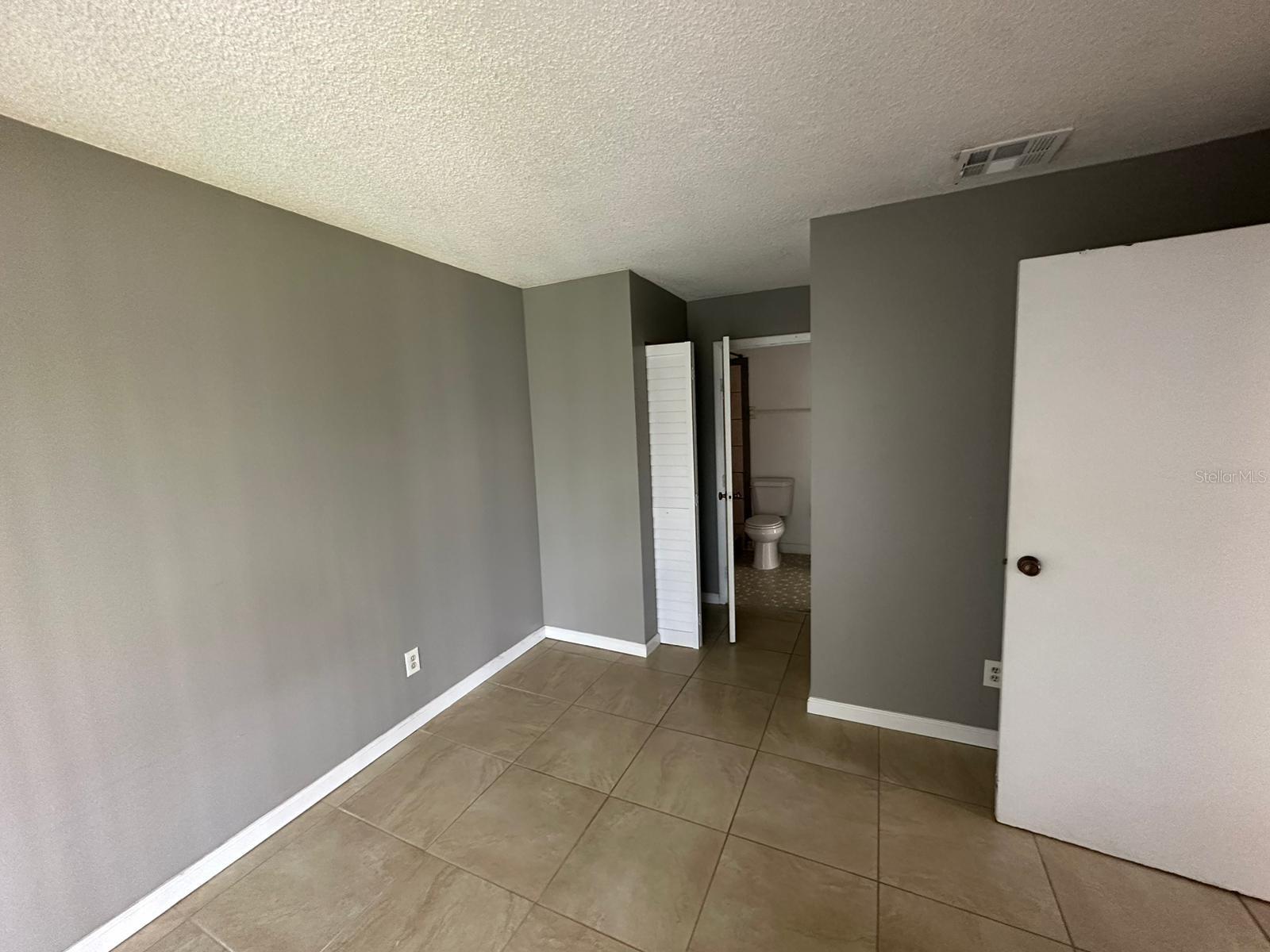 2340 HUNTINGTON GREEN CT #1