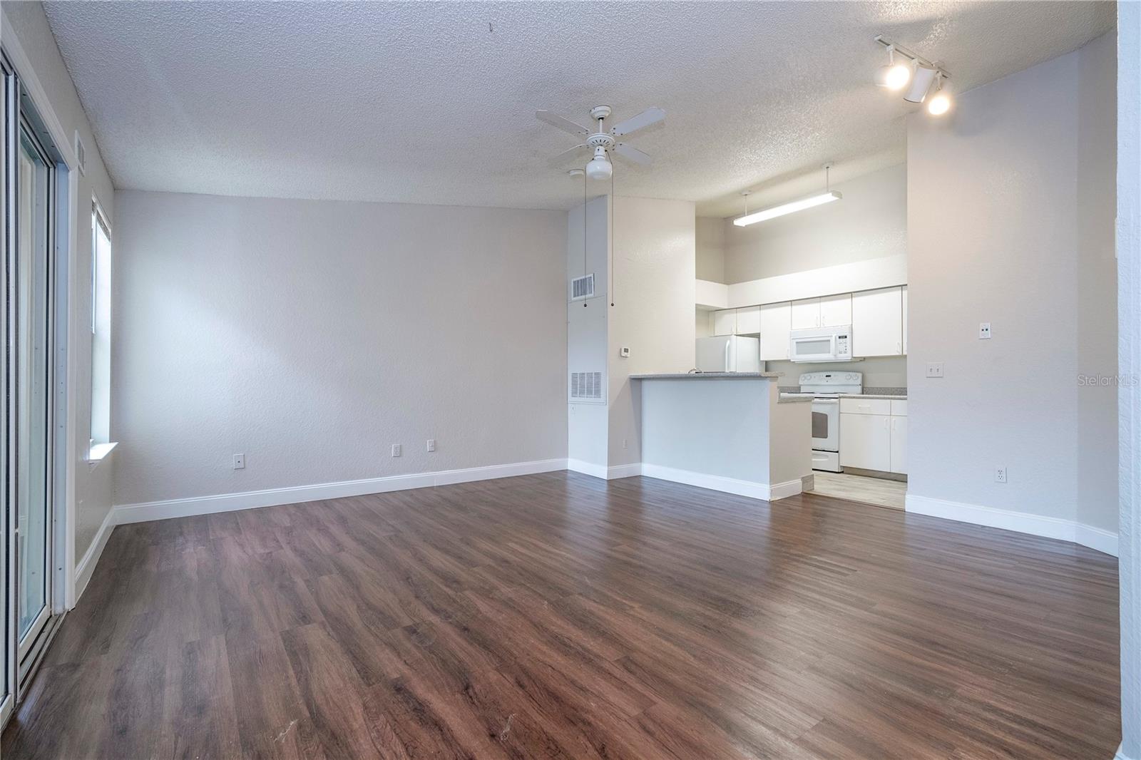 2214 METROPOLITAN WAY #1031