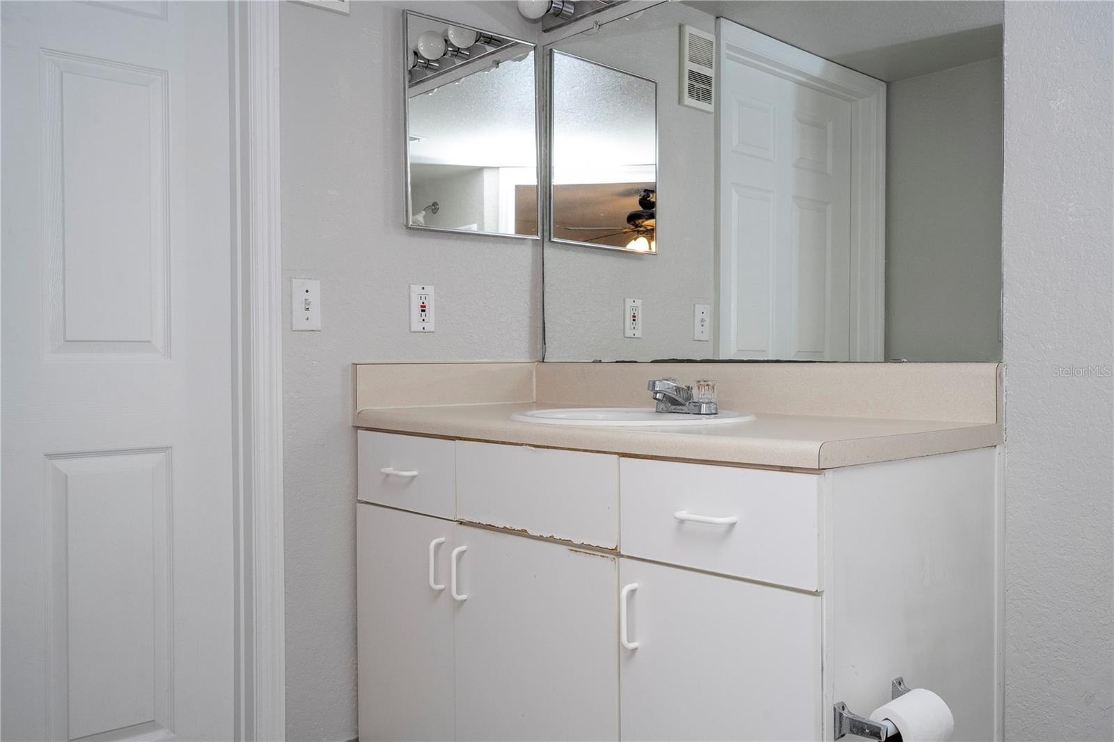 2214 METROPOLITAN WAY #1031