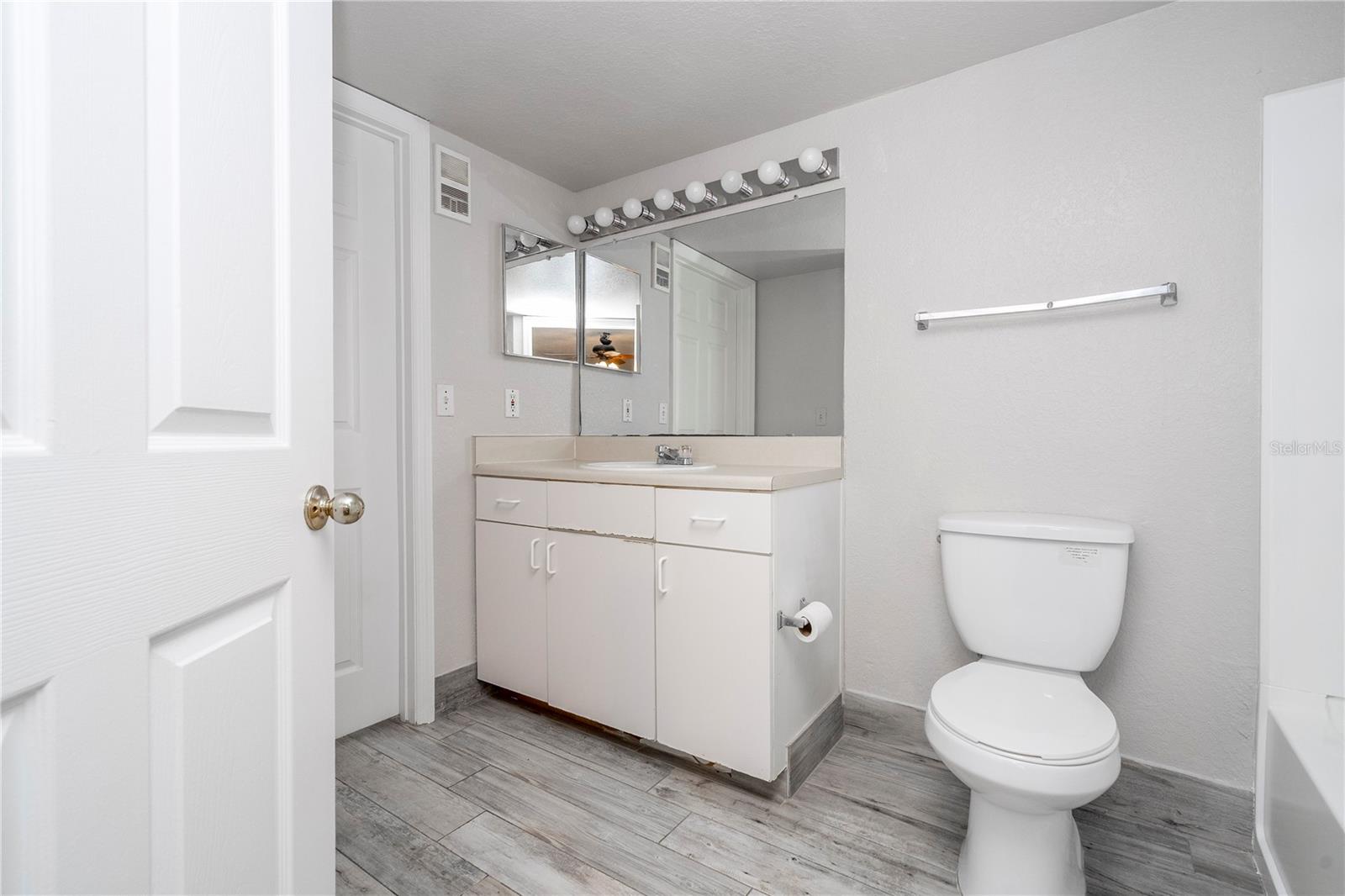 2214 METROPOLITAN WAY #1031