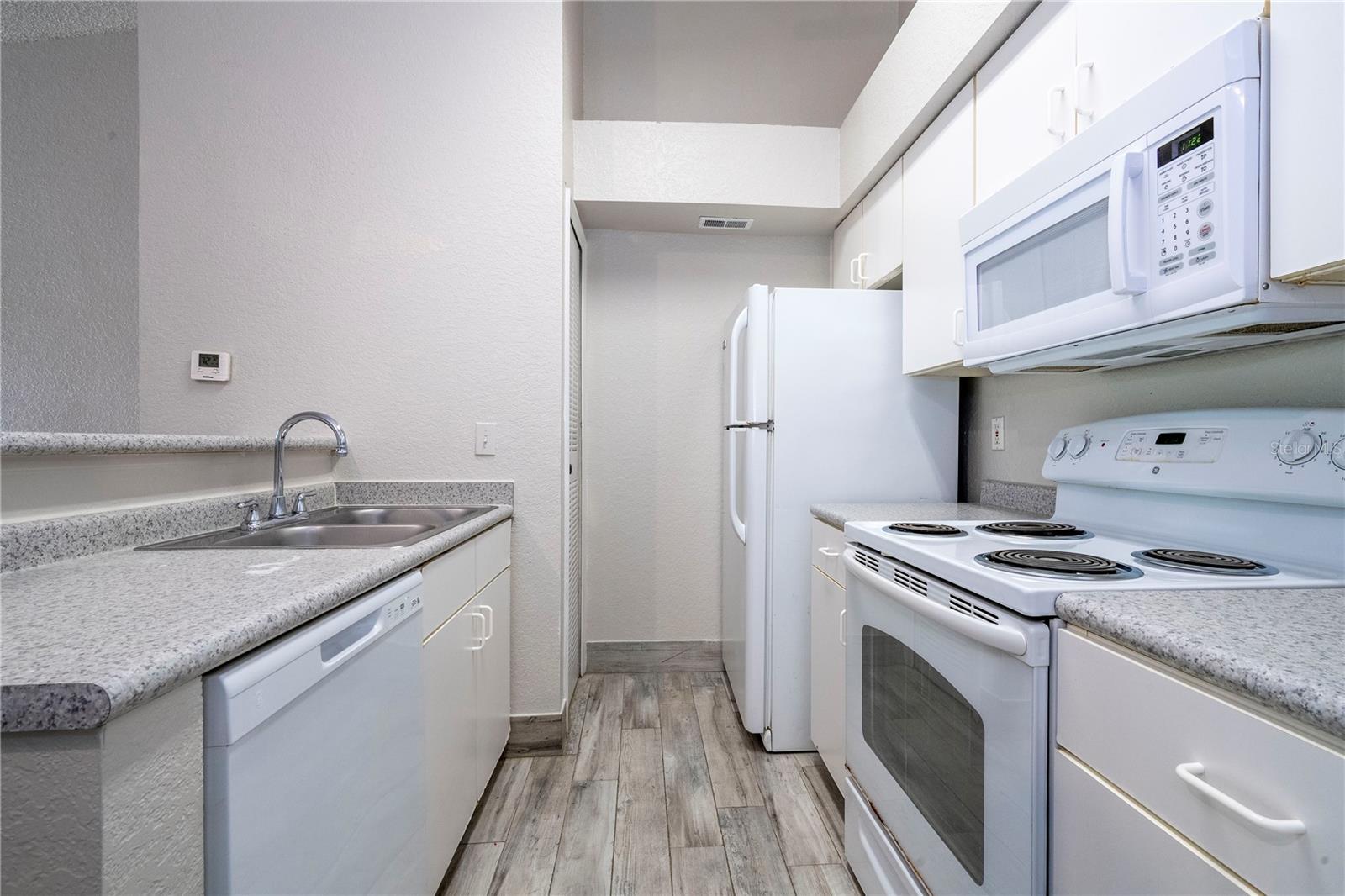 2214 METROPOLITAN WAY #1031