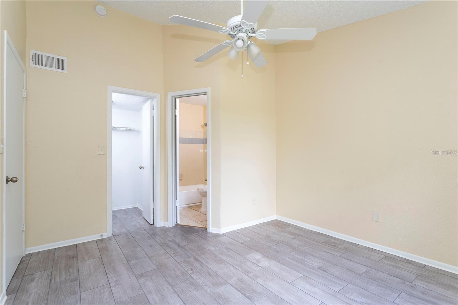 1932 LAKE ATRIUMS CIR #86