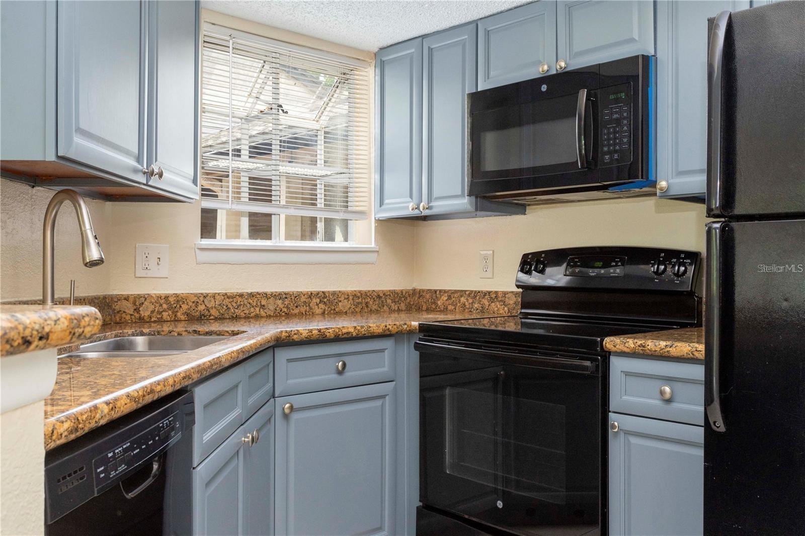 1932 LAKE ATRIUMS CIR #86