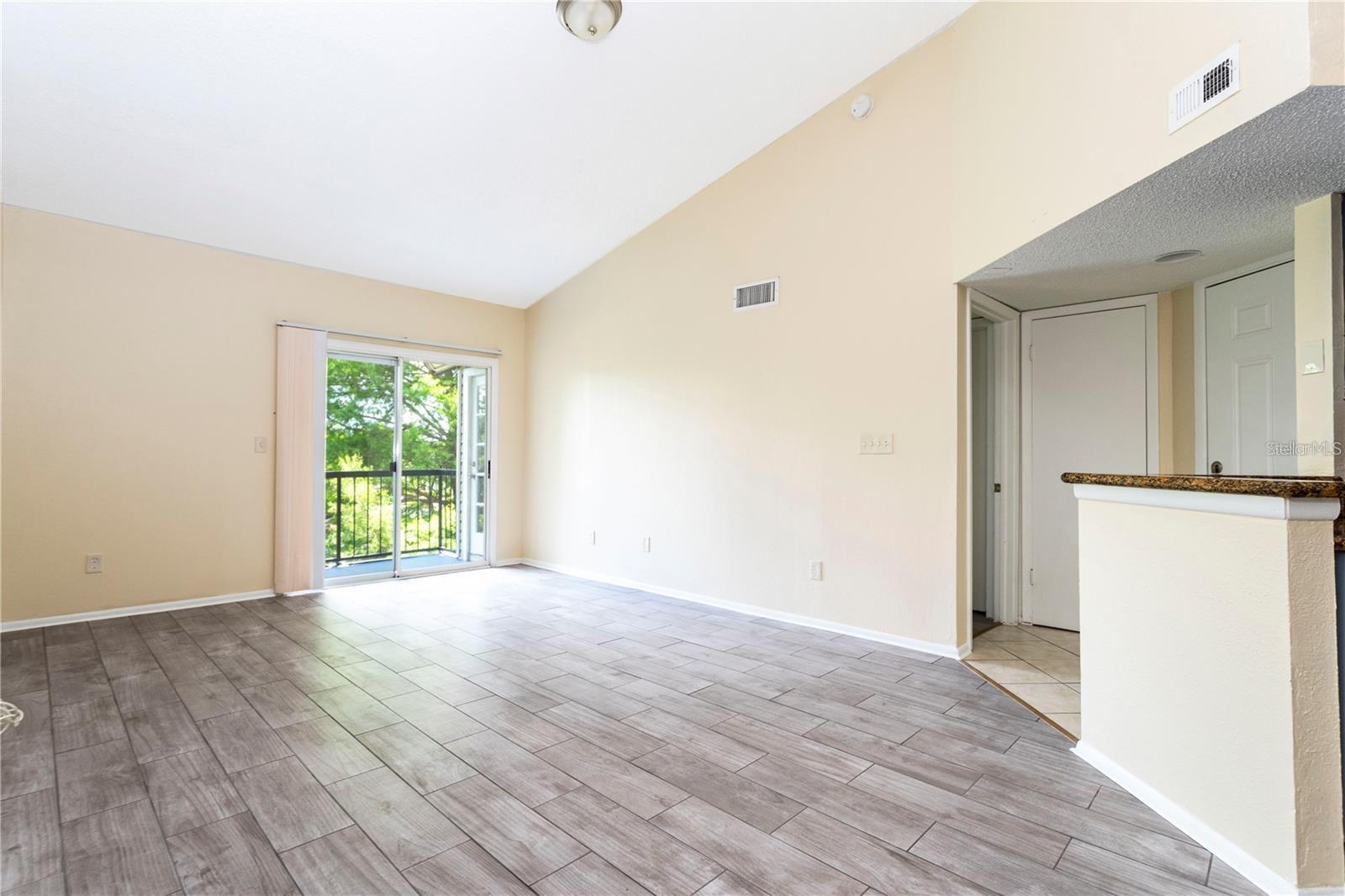 1932 LAKE ATRIUMS CIR #86