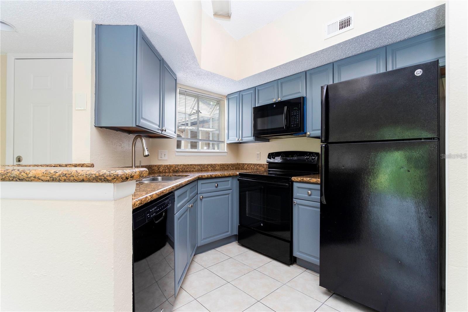 1932 LAKE ATRIUMS CIR #86