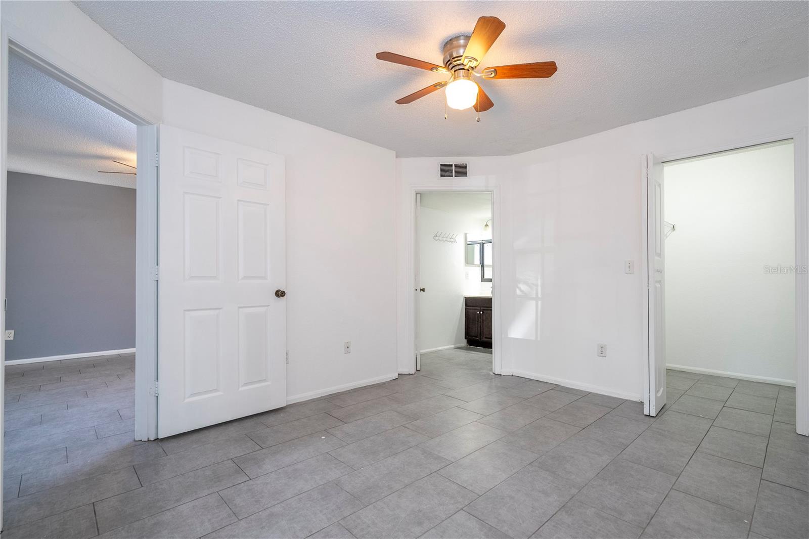 5136 PARK CENTRAL DR #212