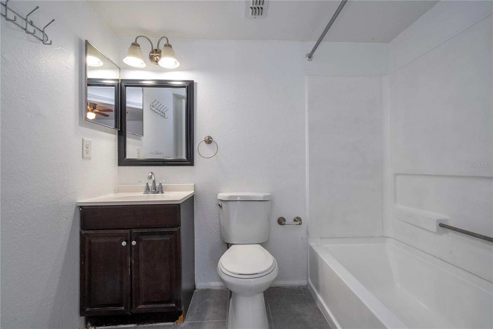 5136 PARK CENTRAL DR #212