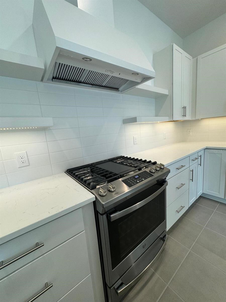 12832 LAVENDER BLOOM ALY