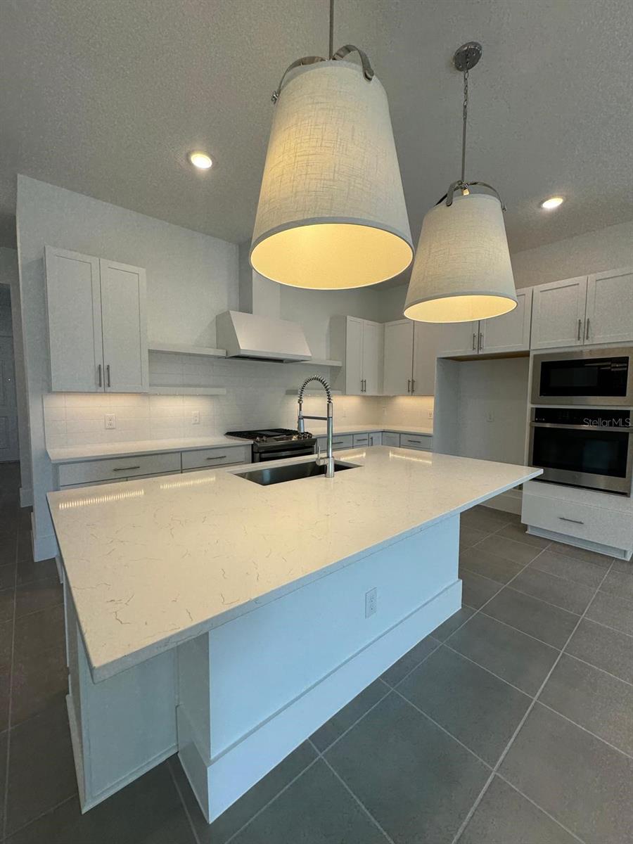 12832 LAVENDER BLOOM ALY