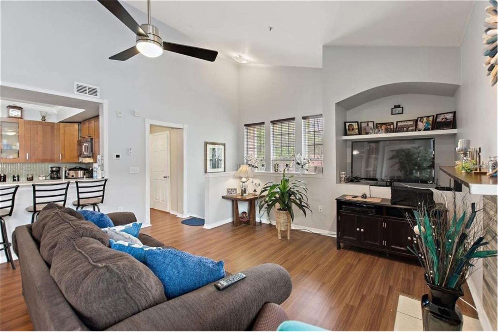 2045 ERVING CIR #101