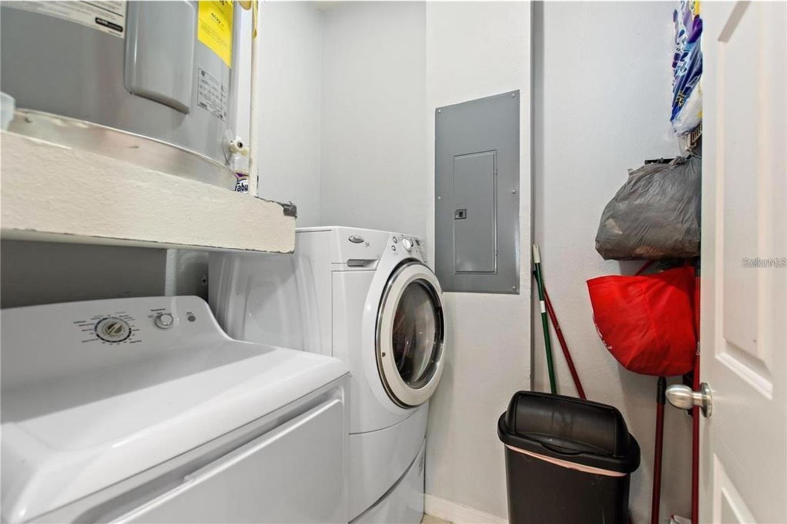 2045 ERVING CIR #101