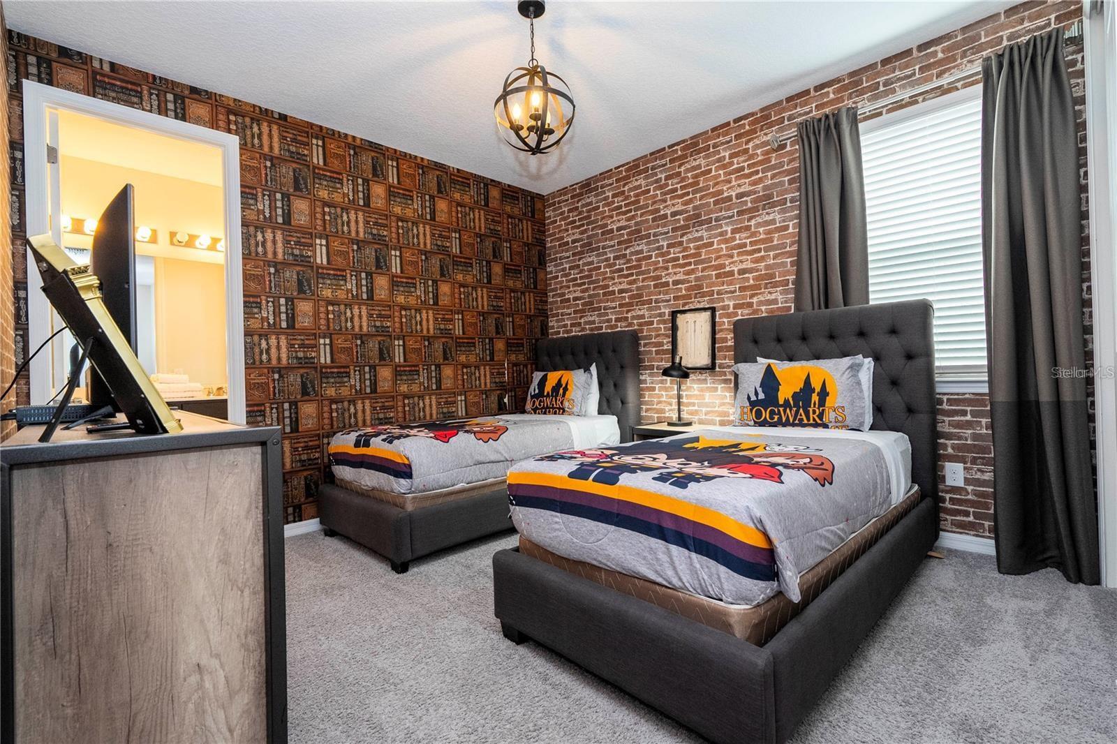 9043 SUNSHINE RIDGE LOOP