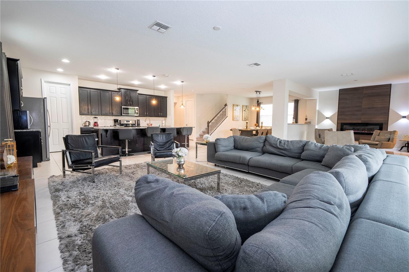 9043 SUNSHINE RIDGE LOOP