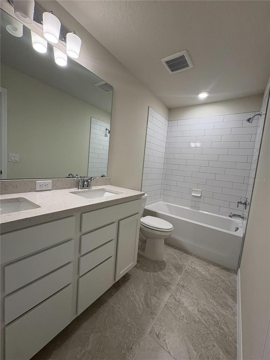 6433 BREEZE FILLED LN