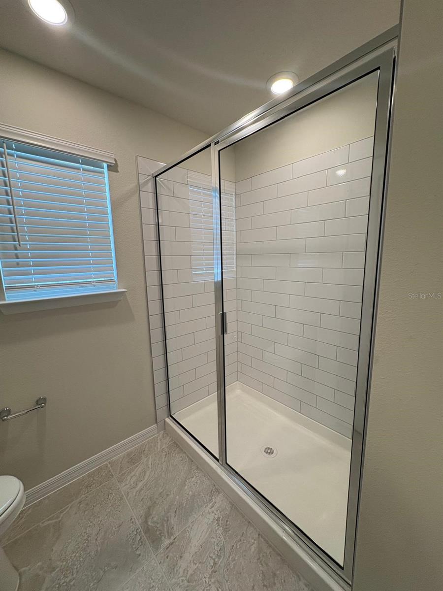 6433 BREEZE FILLED LN