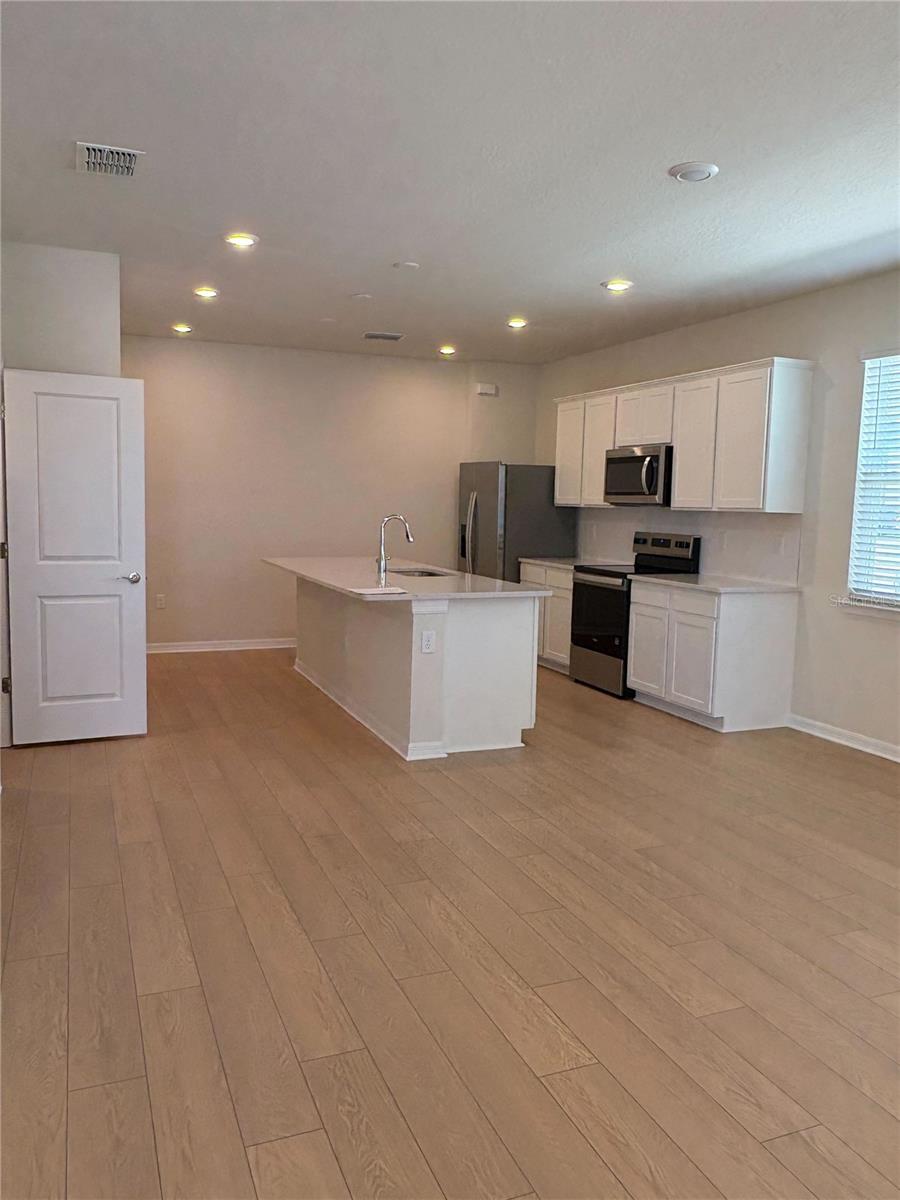 6433 BREEZE FILLED LN