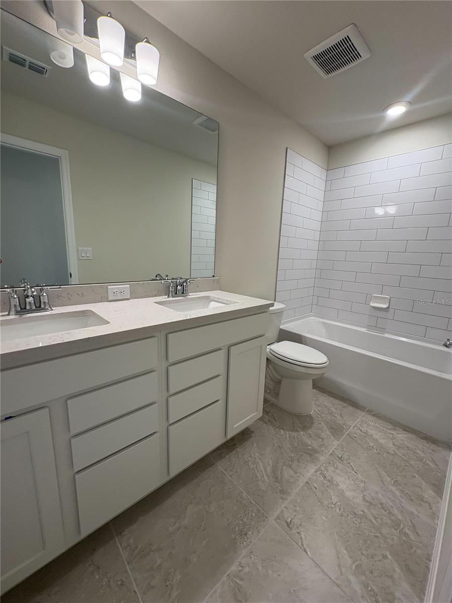 6433 BREEZE FILLED LN