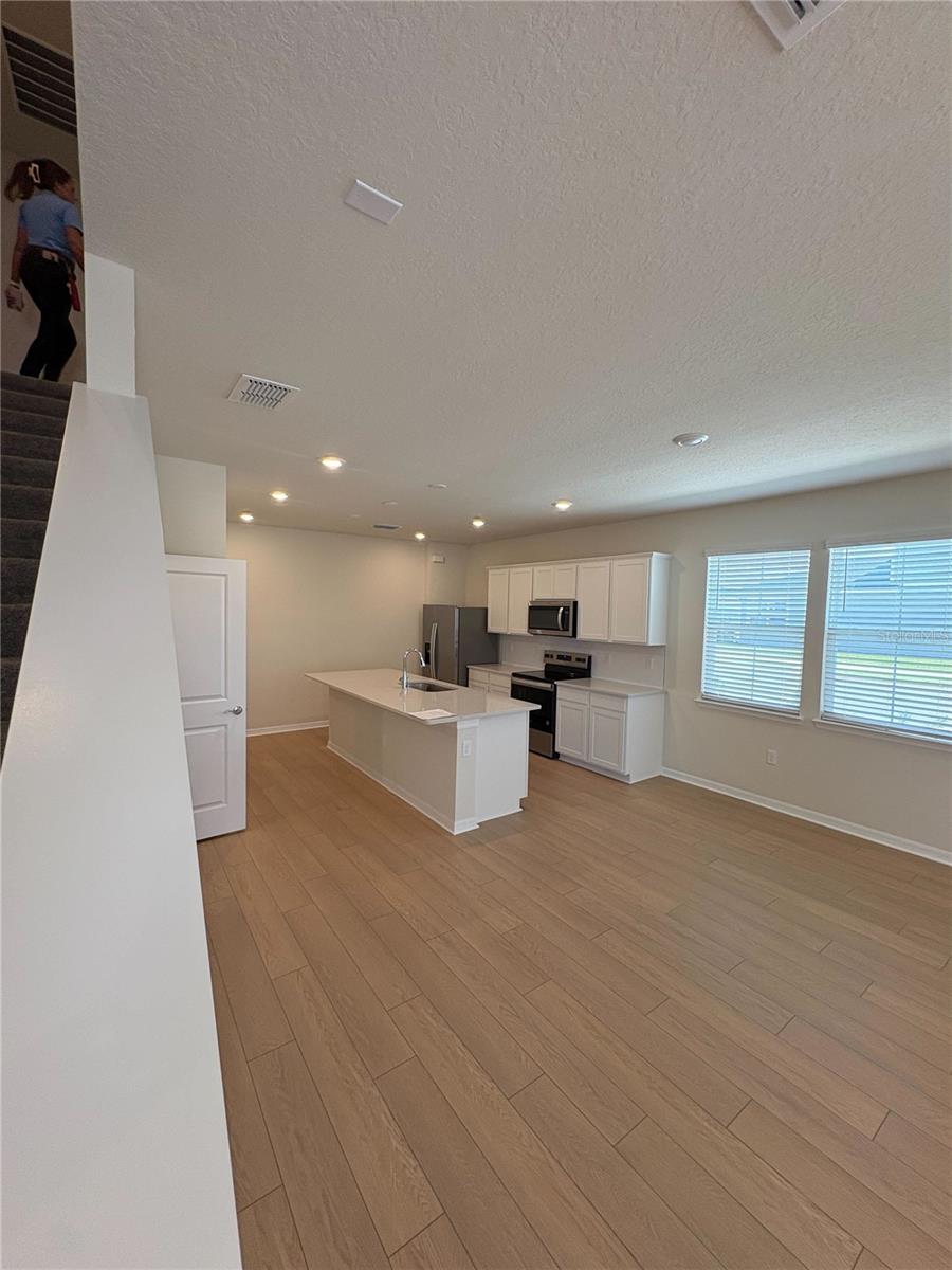 6433 BREEZE FILLED LN