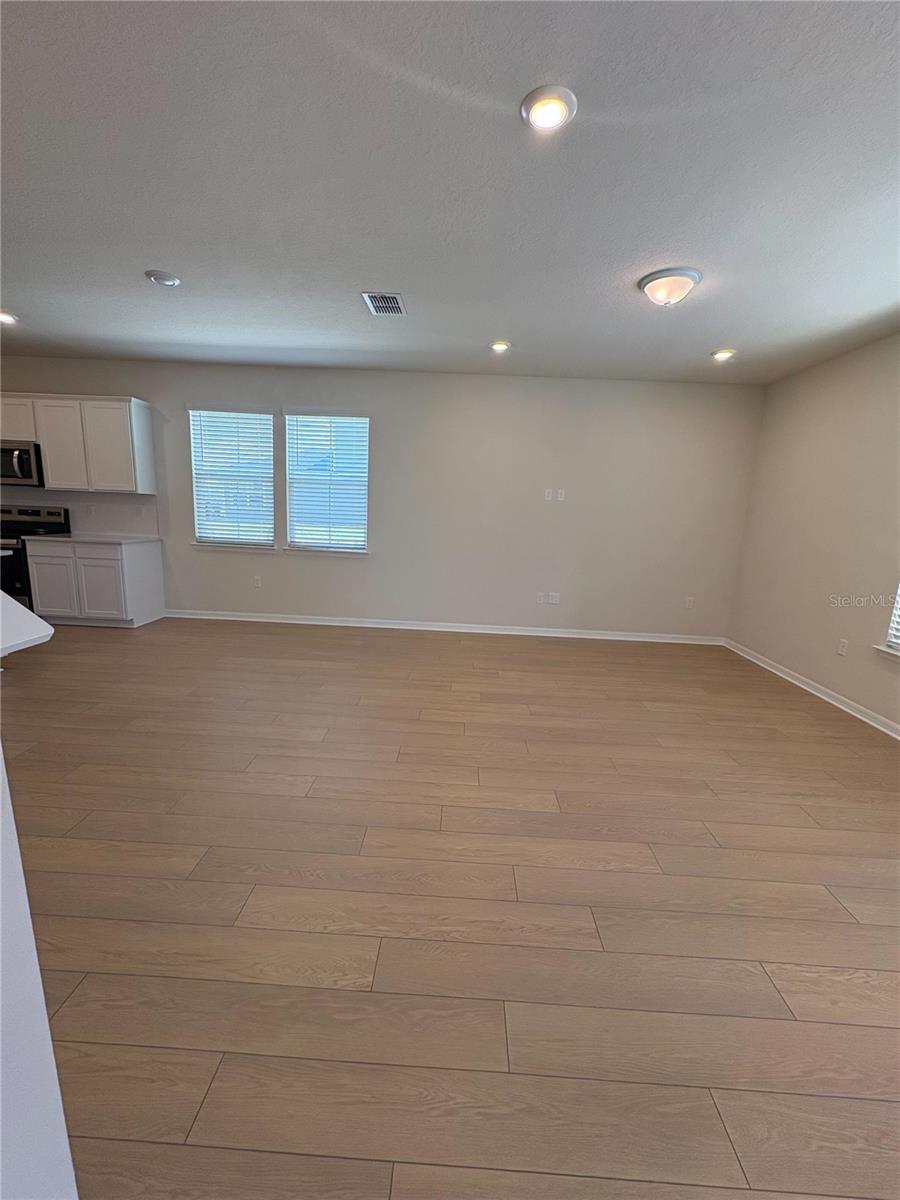 6433 BREEZE FILLED LN