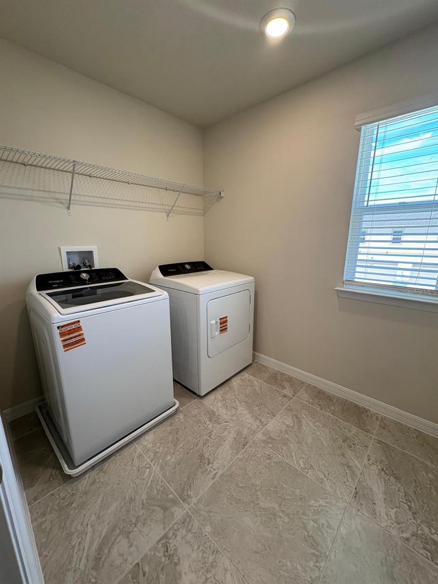 6433 BREEZE FILLED LN