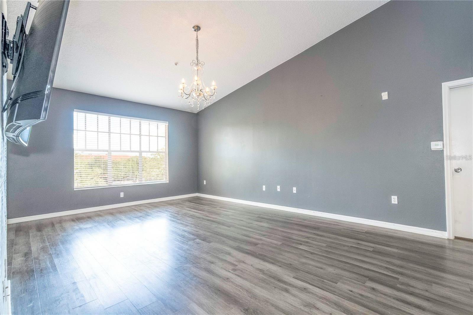 5572 METROWEST BLVD #309