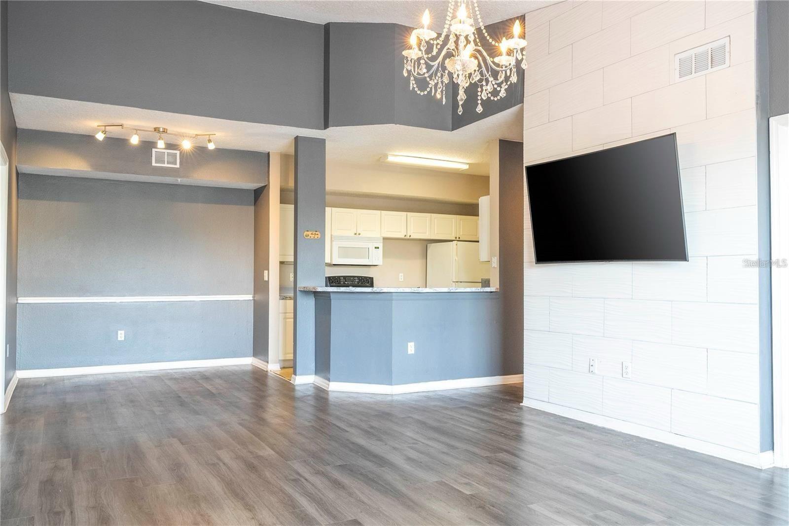 5572 METROWEST BLVD #309