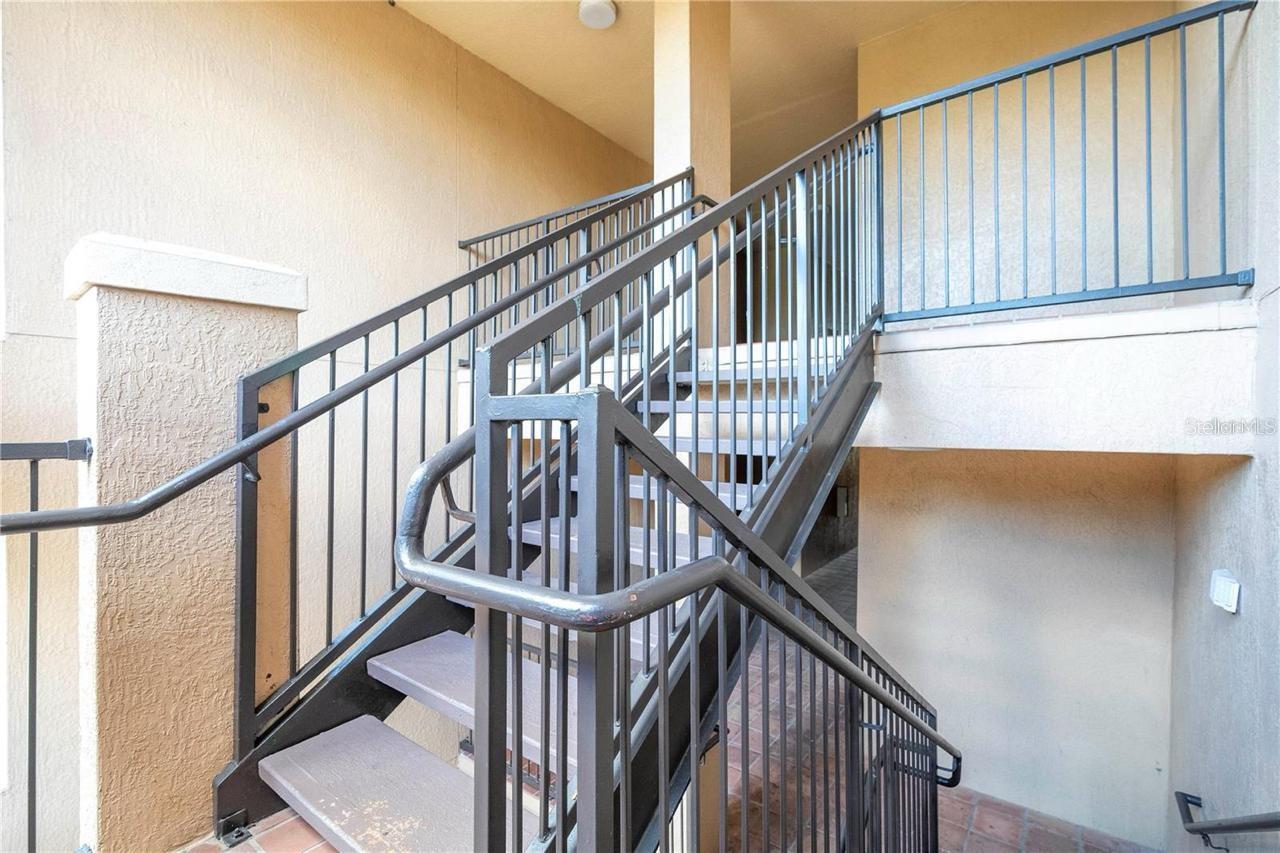 5572 METROWEST BLVD #309