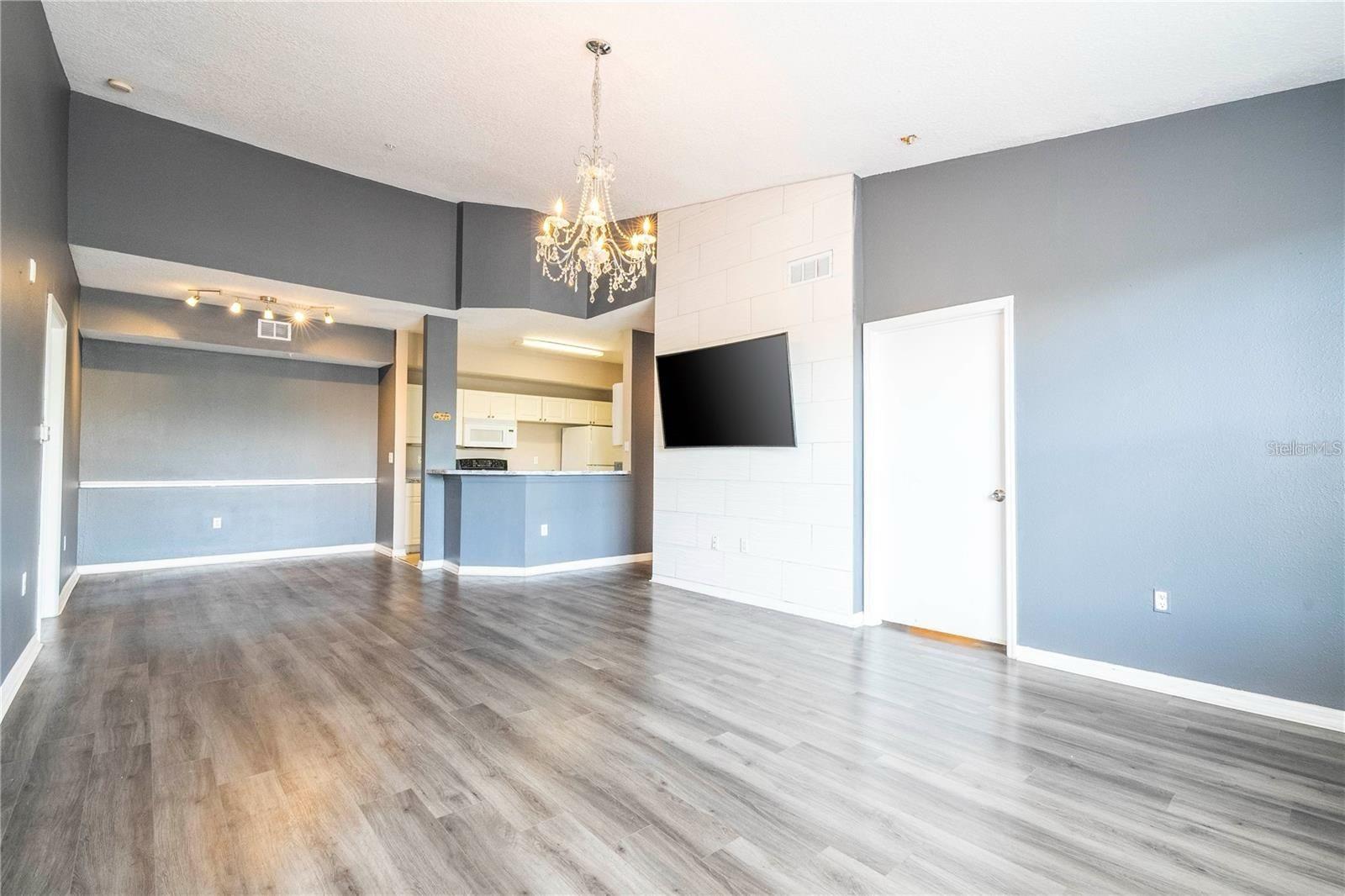 5572 METROWEST BLVD #309