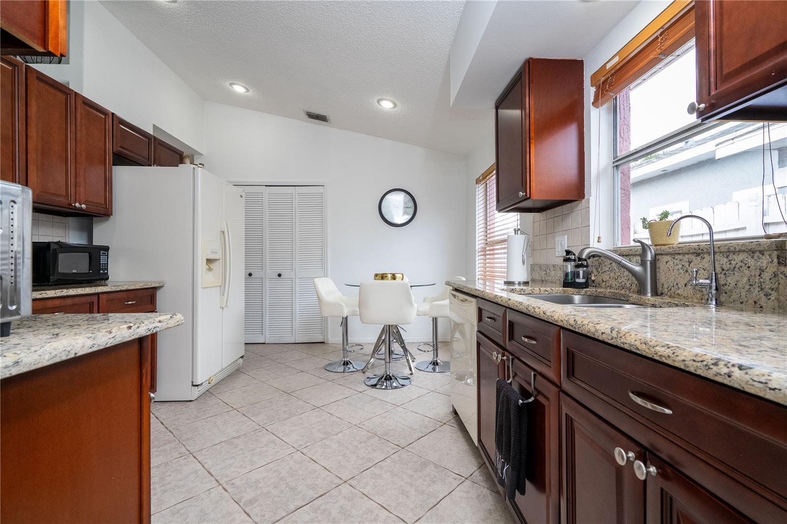 3219 BREWSTER DR