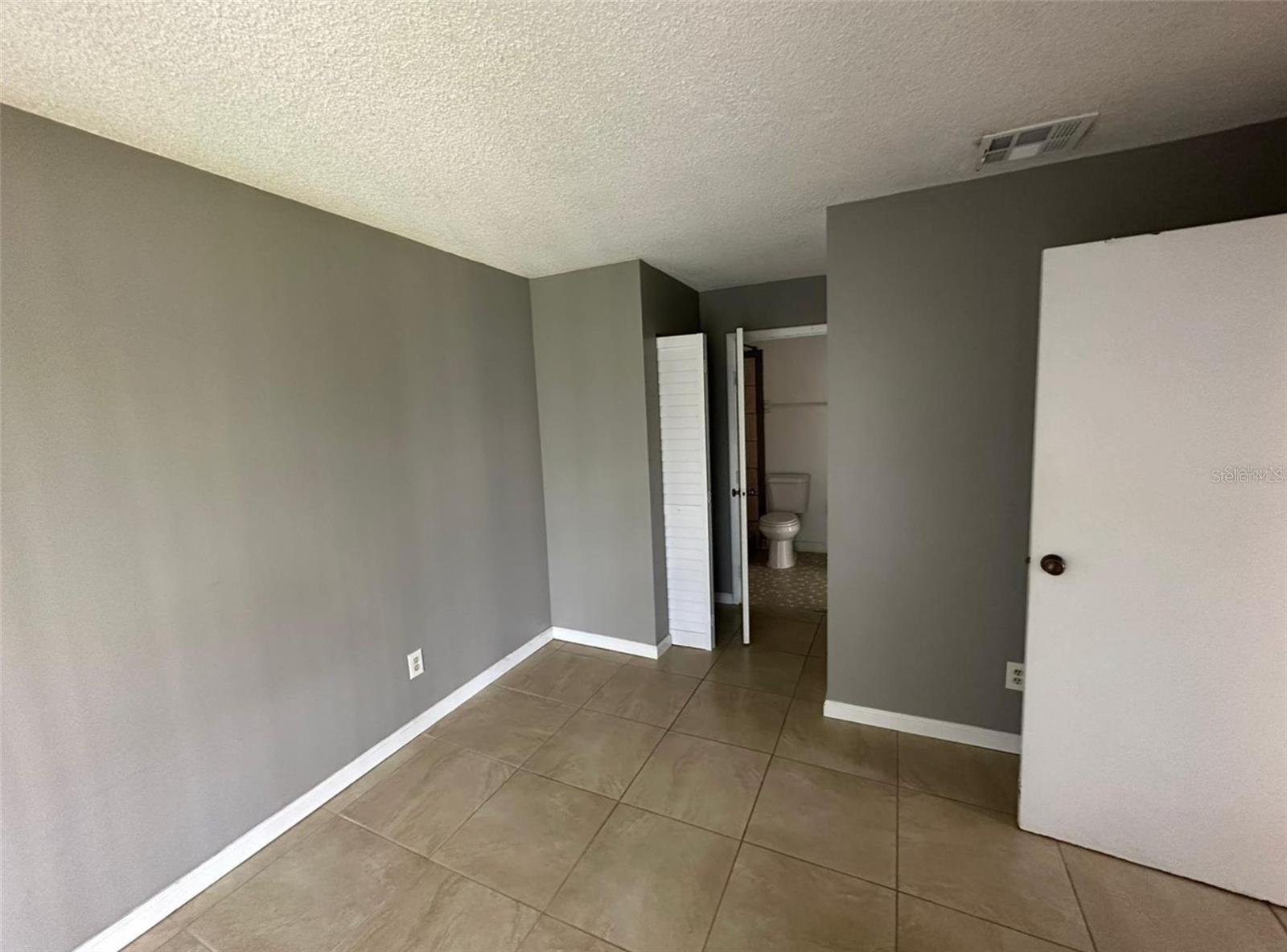 2340 HUNTINGTON GREEN CT #1