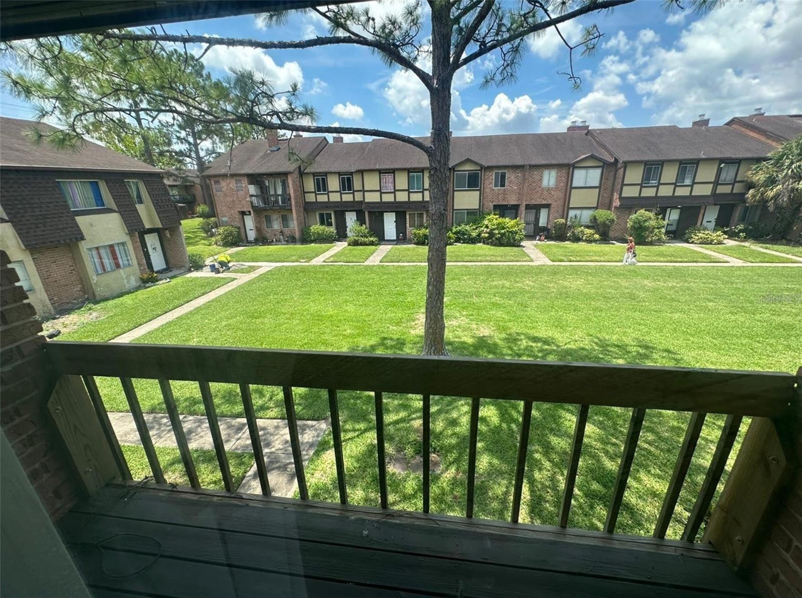 2340 HUNTINGTON GREEN CT #1