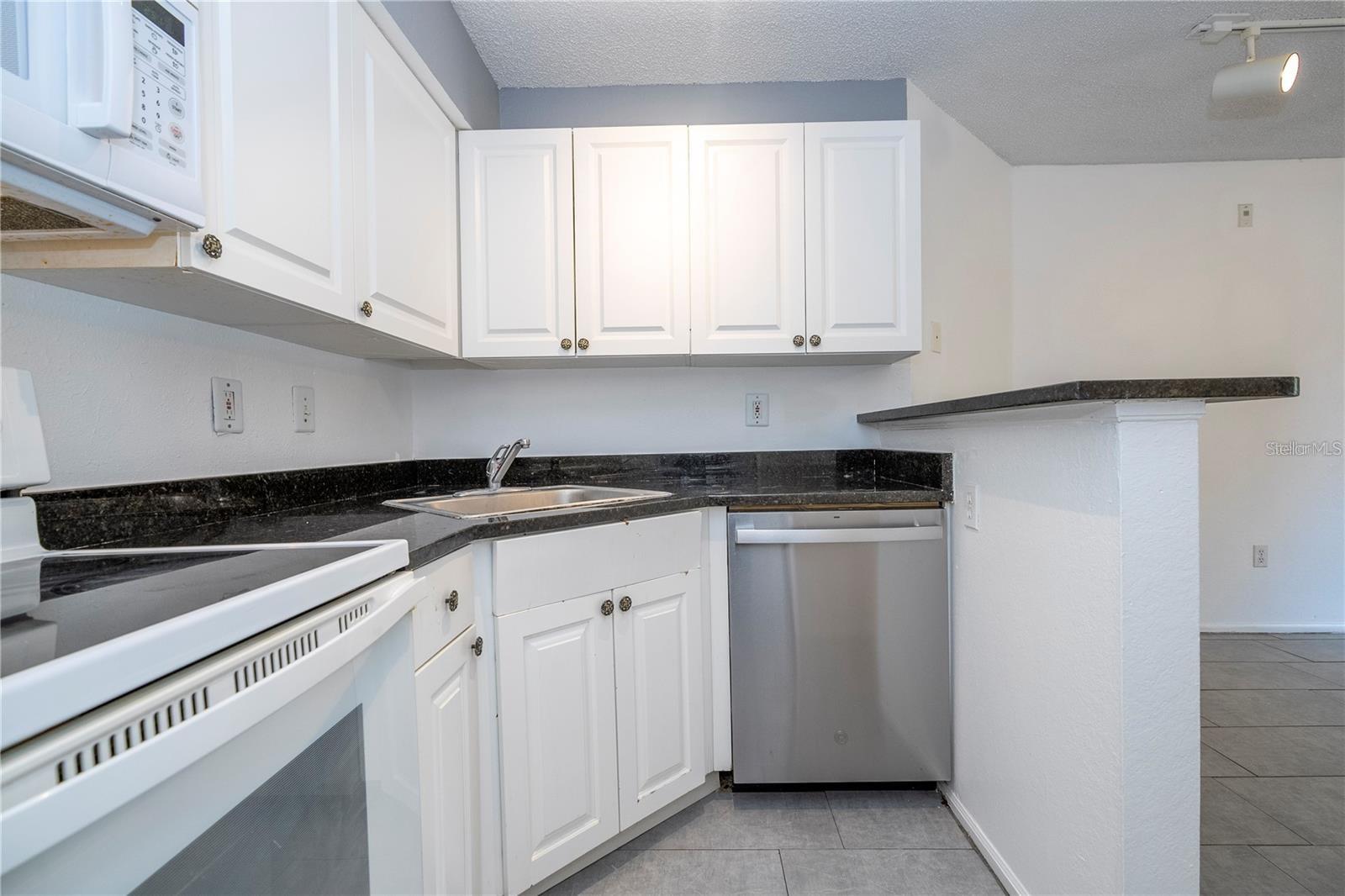 5136 PARK CENTRAL DR #212