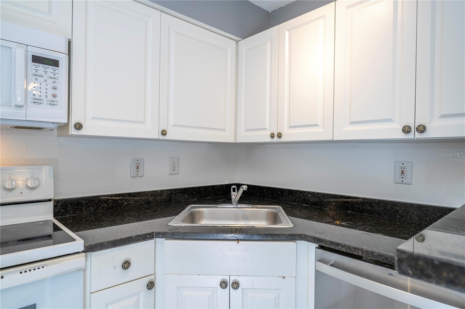 5136 PARK CENTRAL DR #212