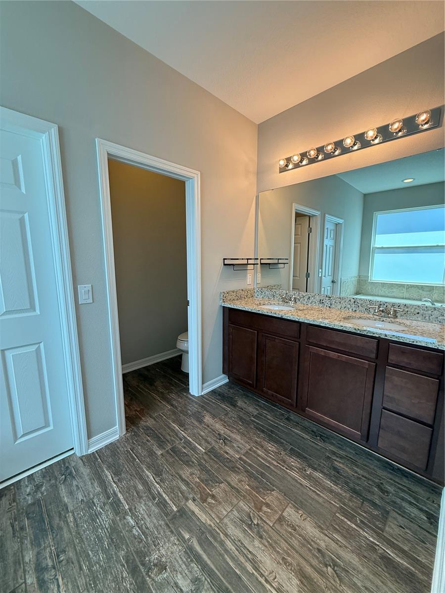 14637 MAPLE ARCH LN
