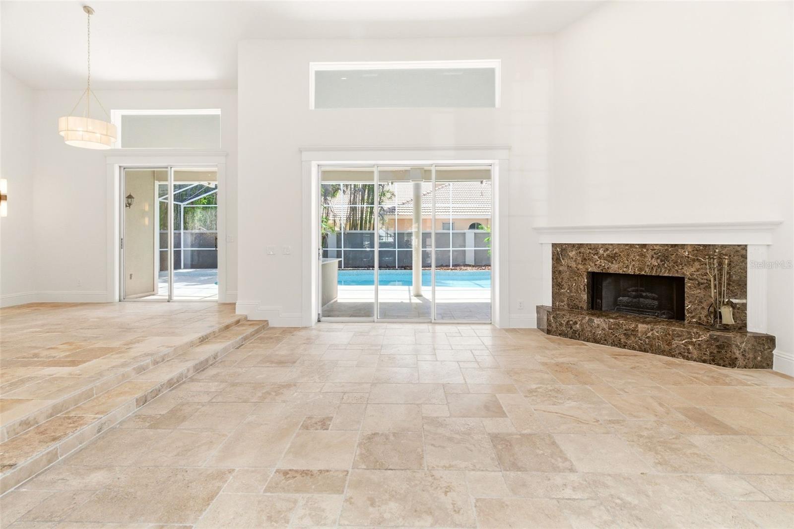 8935 JONATHAN MANOR DR