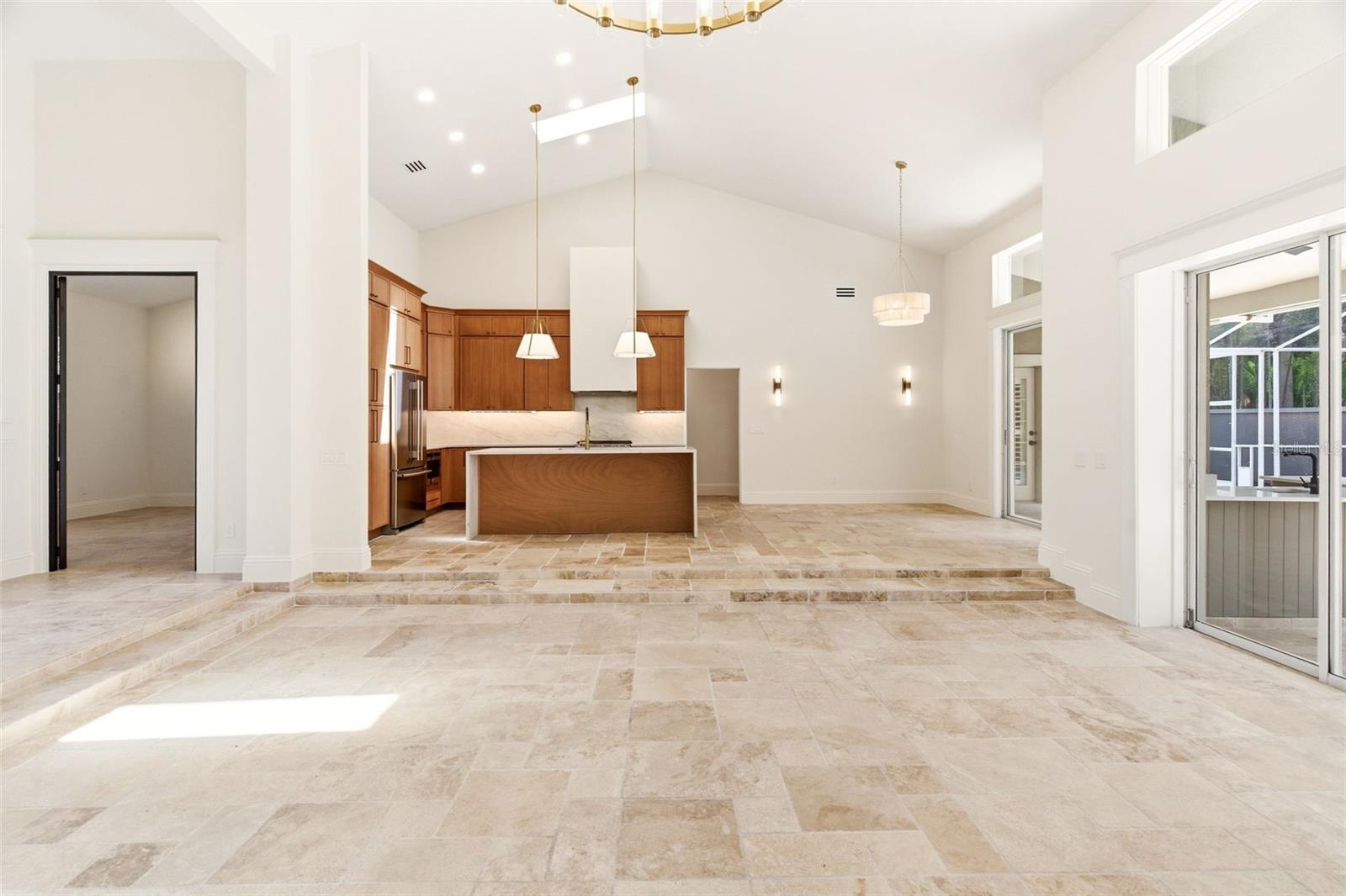 8935 JONATHAN MANOR DR