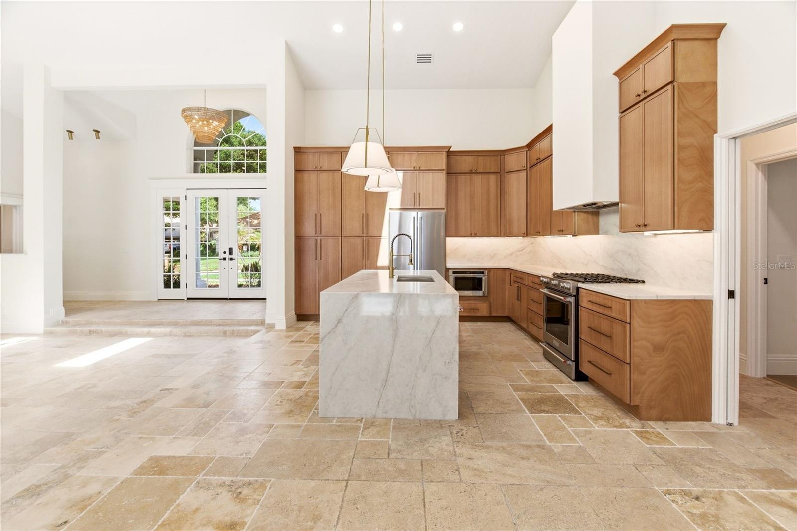 8935 JONATHAN MANOR DR