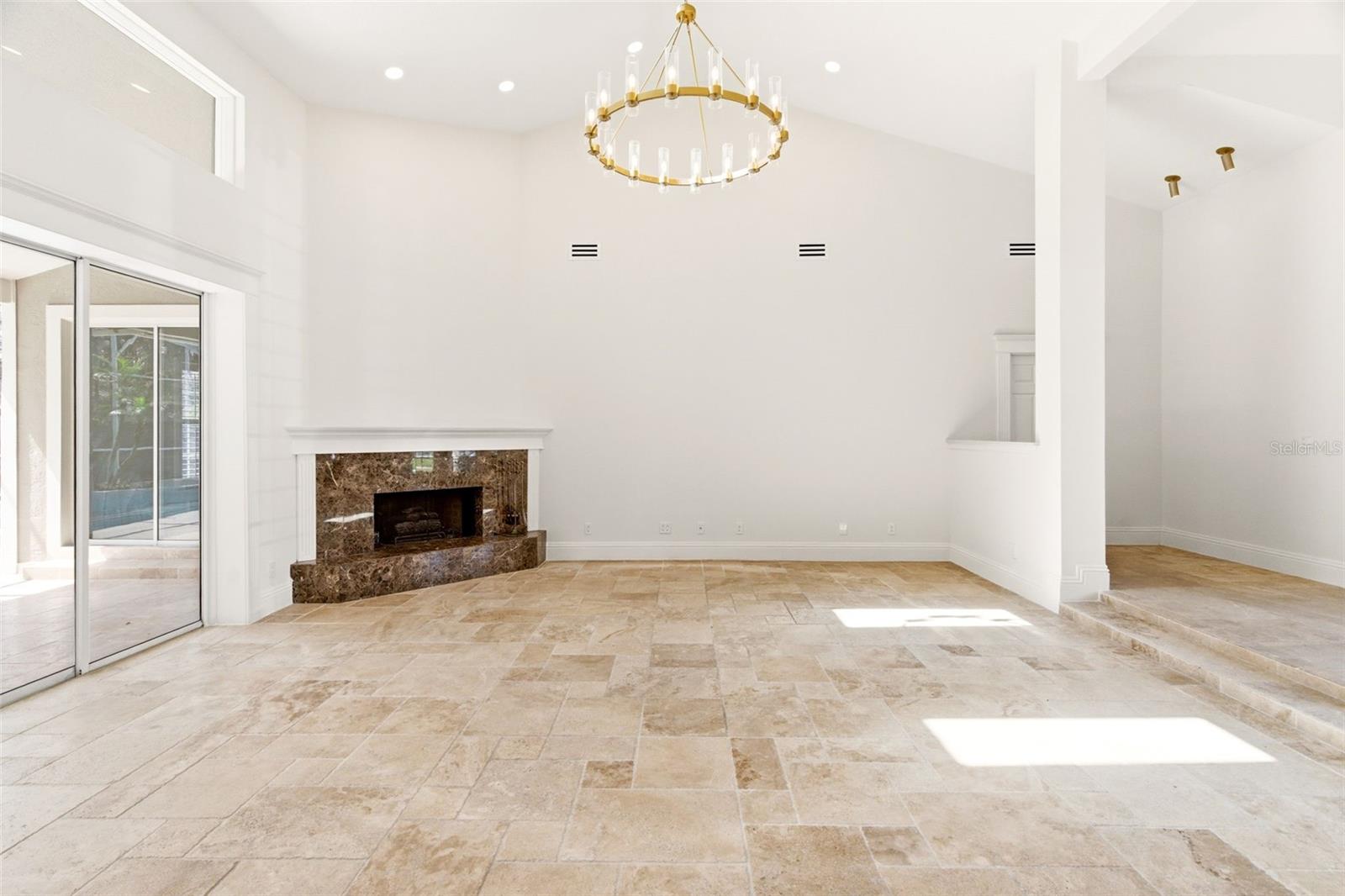 8935 JONATHAN MANOR DR